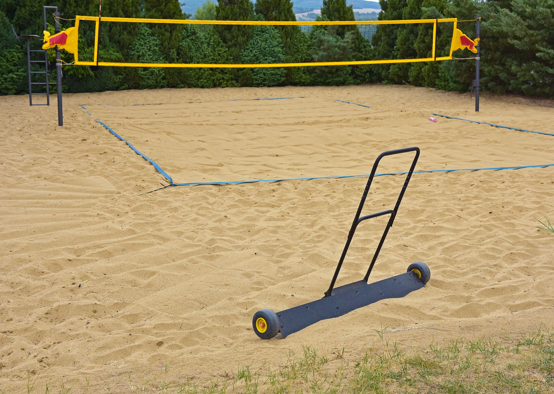 Sandreinigung für Beachvolleyballfelder & Sportplätze