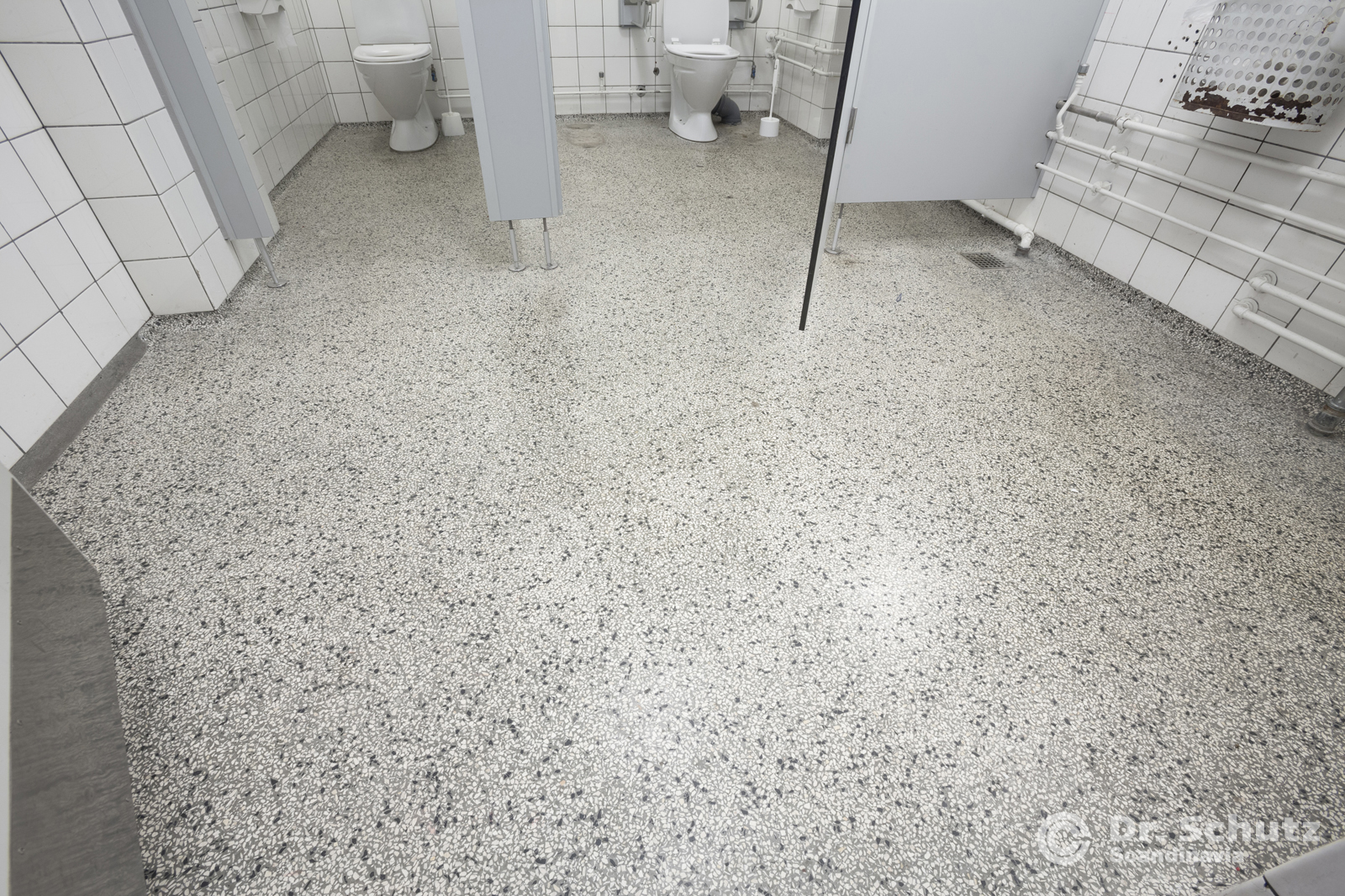 Vorher - Bodenbelag - Sanitäranlage WC ohne Bodenversiegelung